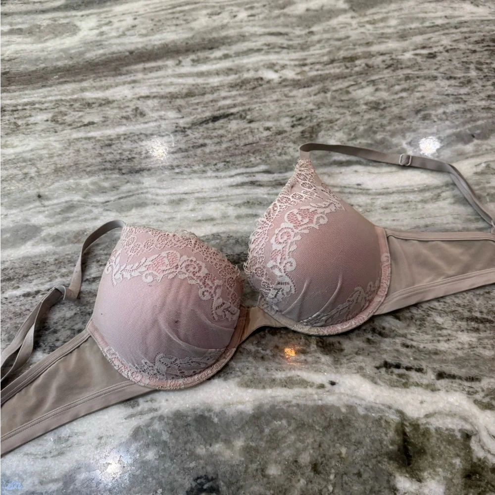 DKNY Women’s tan bra size 32D